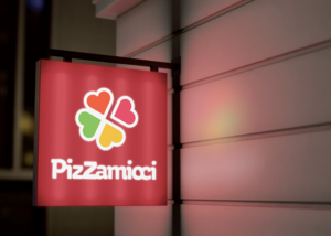 Enseigne aux couleurs de Pizzamicci, pizzas à emporter